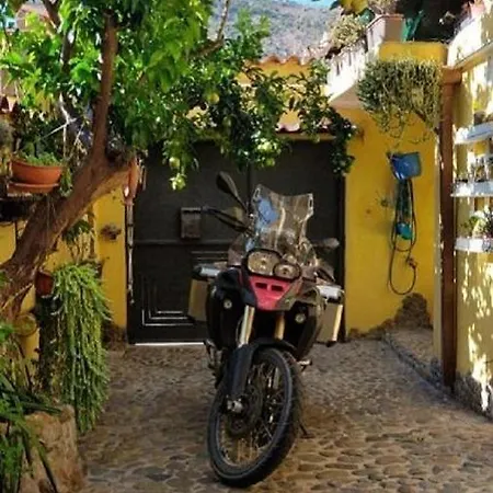 Annalu' فندق مبيت وإفطار 4*